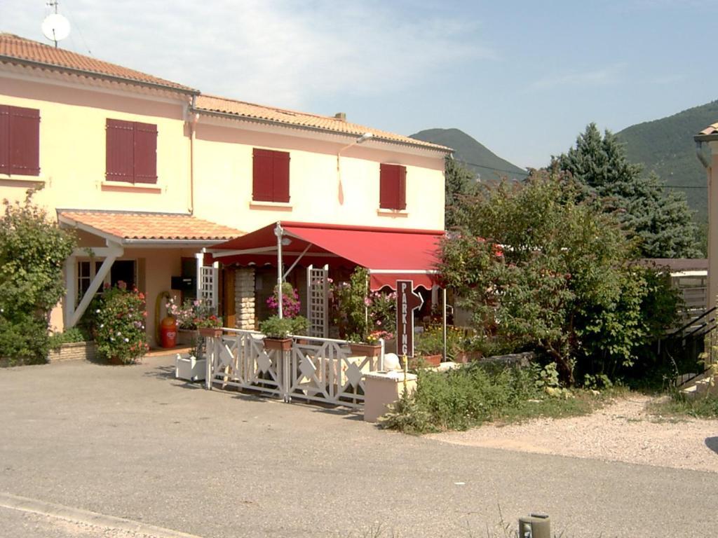 Logis Le Relais Du Serre 2* Dieulefit