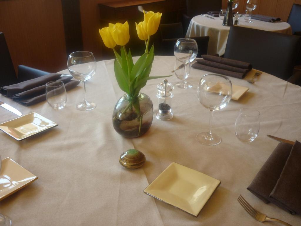 Hotel Logis Le Relais Du Serre 2*